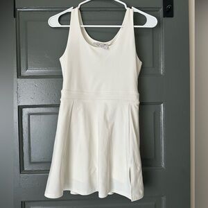 Chic and Minimal Sleeveless Tennis Dress